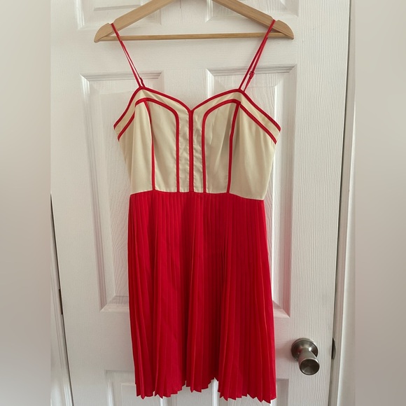 Urban Outfitters Red and Cream Accordion Pleats Mini Dress - Picture 4 of 10